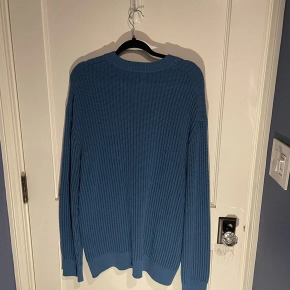 H&M Relaxed Fit Sweater. Medium - Picture 2 of 2